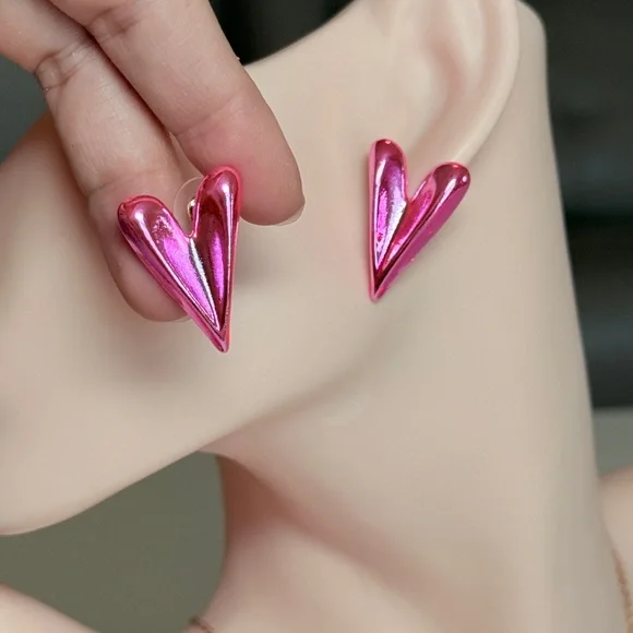 💕 Pink Heart Earrings - Picture 9 of 10